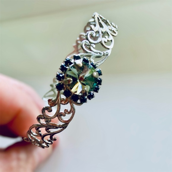 Crystal filigree bangle bracelet - Picture 6 of 6